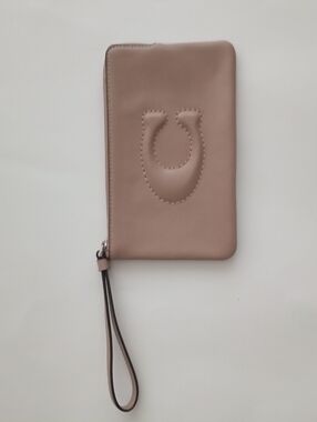 Coach Beige Corner Zip Wristlet Wallet Clutch – Large Statement “C” Logo Front